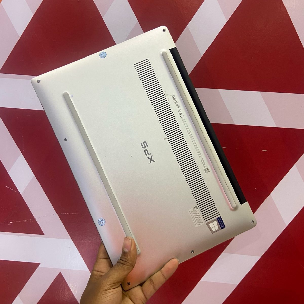 Dell XPS 13 7390, Intel® Core™ i7 10th Gen, 16GB RAM, 512GB SSD, 13.4 Inches FHD Touch Display, Intel UHD Graphics, Windows 11 Pro, Platinum Silver