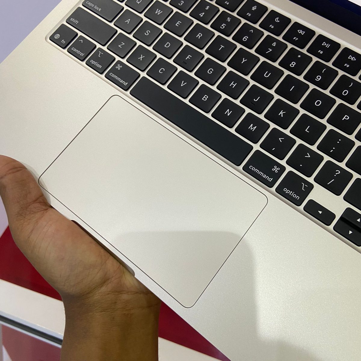 Certified Apple MacBook Air A3240 13.6” Notebook, Apple M4 Chip 2025 Gen – Starlight