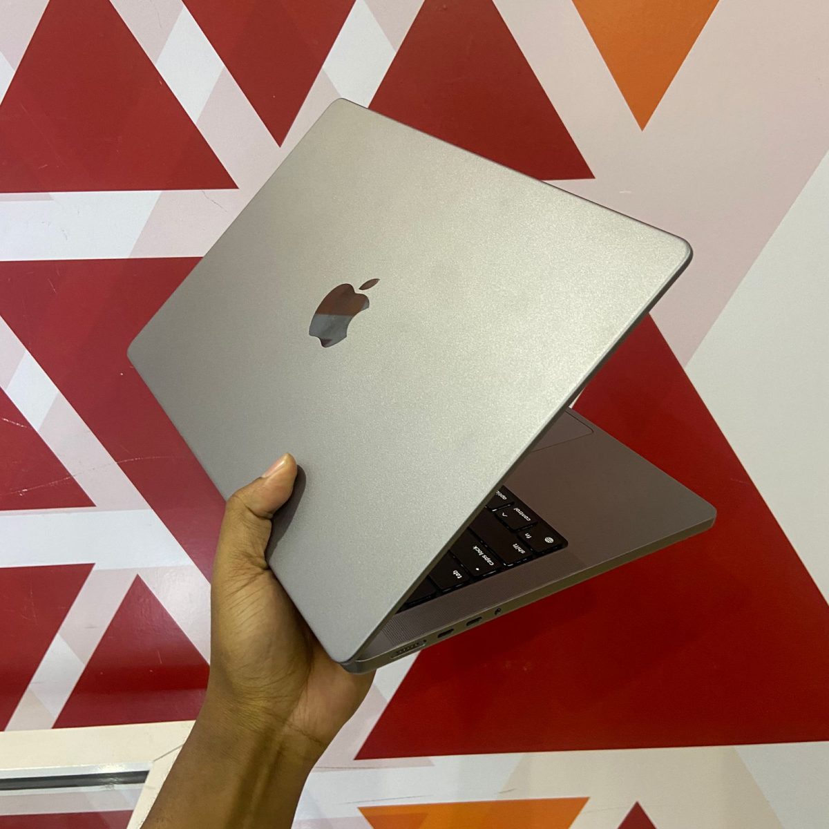 Certified Apple MacBook Pro A2442 14 in Notebook, Apple M1 Pro Chip – Gray