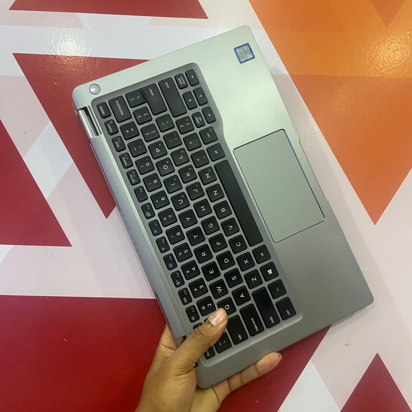 Certified Dell Latitude 7400 14 in Notebook, Intel Quad Core i7-8665U – Silver