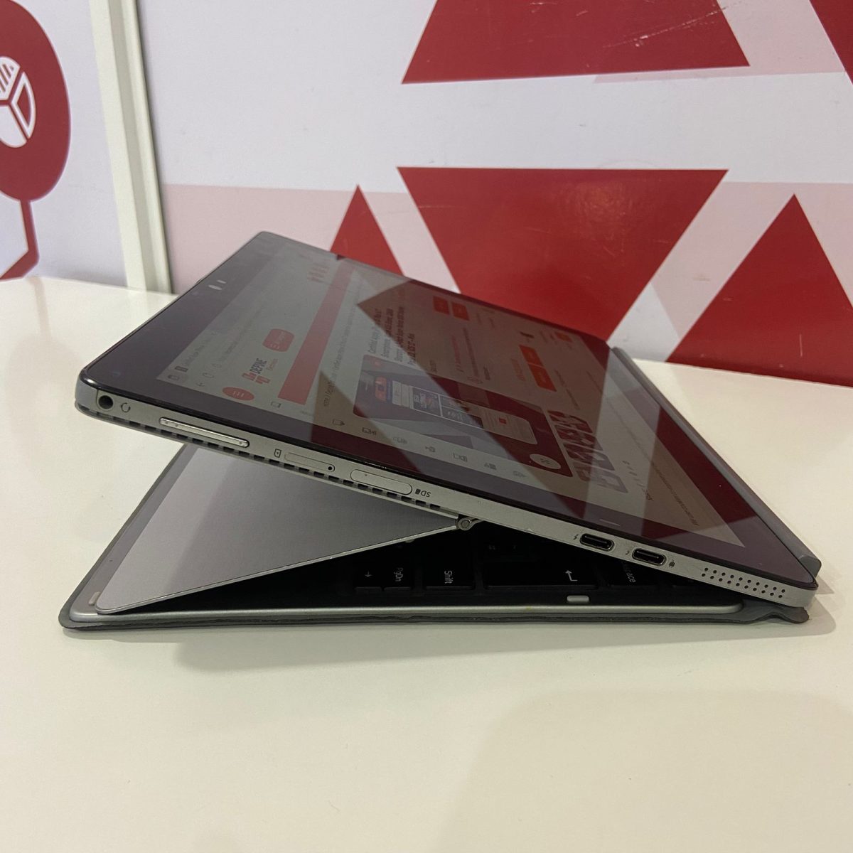 Certified Dell Latitude 7200 12.3 in 2-in-1 Notebook, Intel Core i5-8365U – Gray