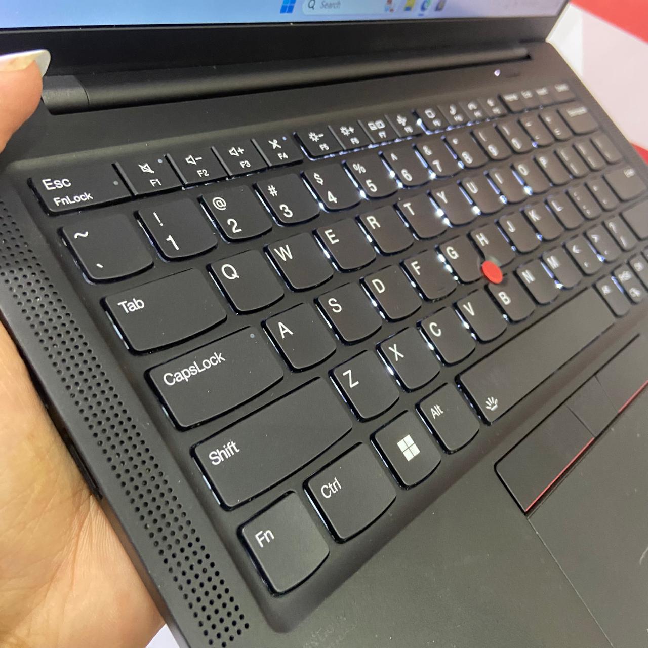 Certified Lenovo ThinkPad X1 Carbon 14 in Notebook, Intel Core i7-1165G7 11th Gen, 16GB RAM, 512GB SSD, Touchscreen 1920x1200 Display, Webcam, Windows 11 Pro – Black - Image 9