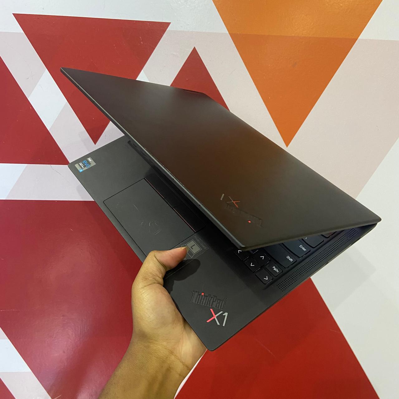 Certified Lenovo ThinkPad X1 Carbon 14 in Notebook, Intel Core i7-1165G7 11th Gen, 16GB RAM, 512GB SSD, Touchscreen 1920x1200 Display, Webcam, Windows 11 Pro – Black - Image 12