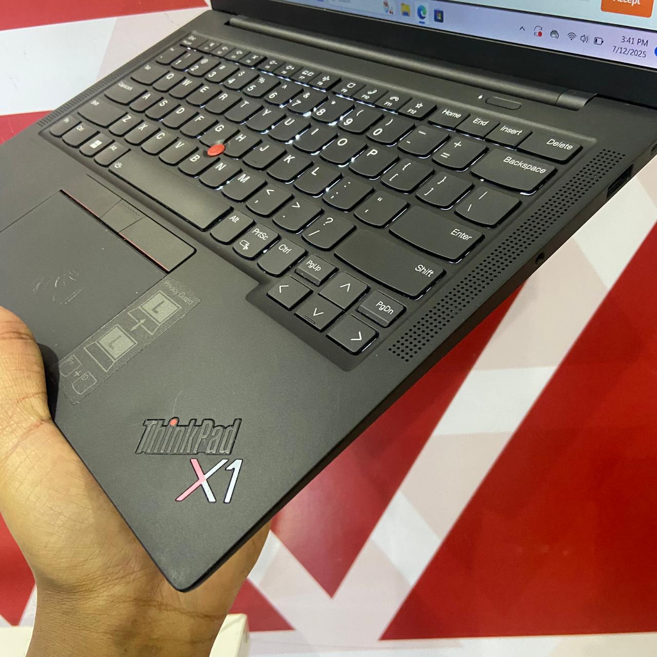 Certified Lenovo ThinkPad X1 Carbon 14 in Notebook, Intel Core i7-1165G7 11th Gen, 16GB RAM, 512GB SSD, Touchscreen 1920x1200 Display, Webcam, Windows 11 Pro – Black - Image 5