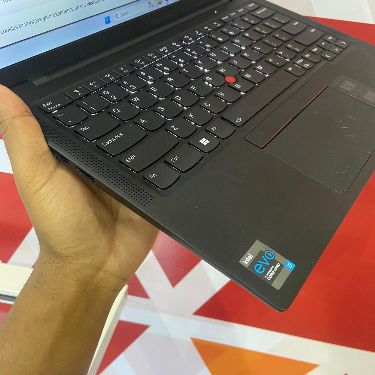 Certified Lenovo ThinkPad X1 Carbon 14 in Notebook, Intel Core i7-1165G7 11th Gen, 16GB RAM, 512GB SSD, Touchscreen 1920x1200 Display, Webcam, Windows 11 Pro – Black - Image 4