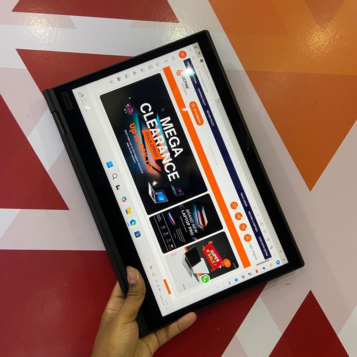 Certified Lenovo ThinkPad X1 Yoga Gen 3 14 in Notebook, Intel Core i7-8650U – Black