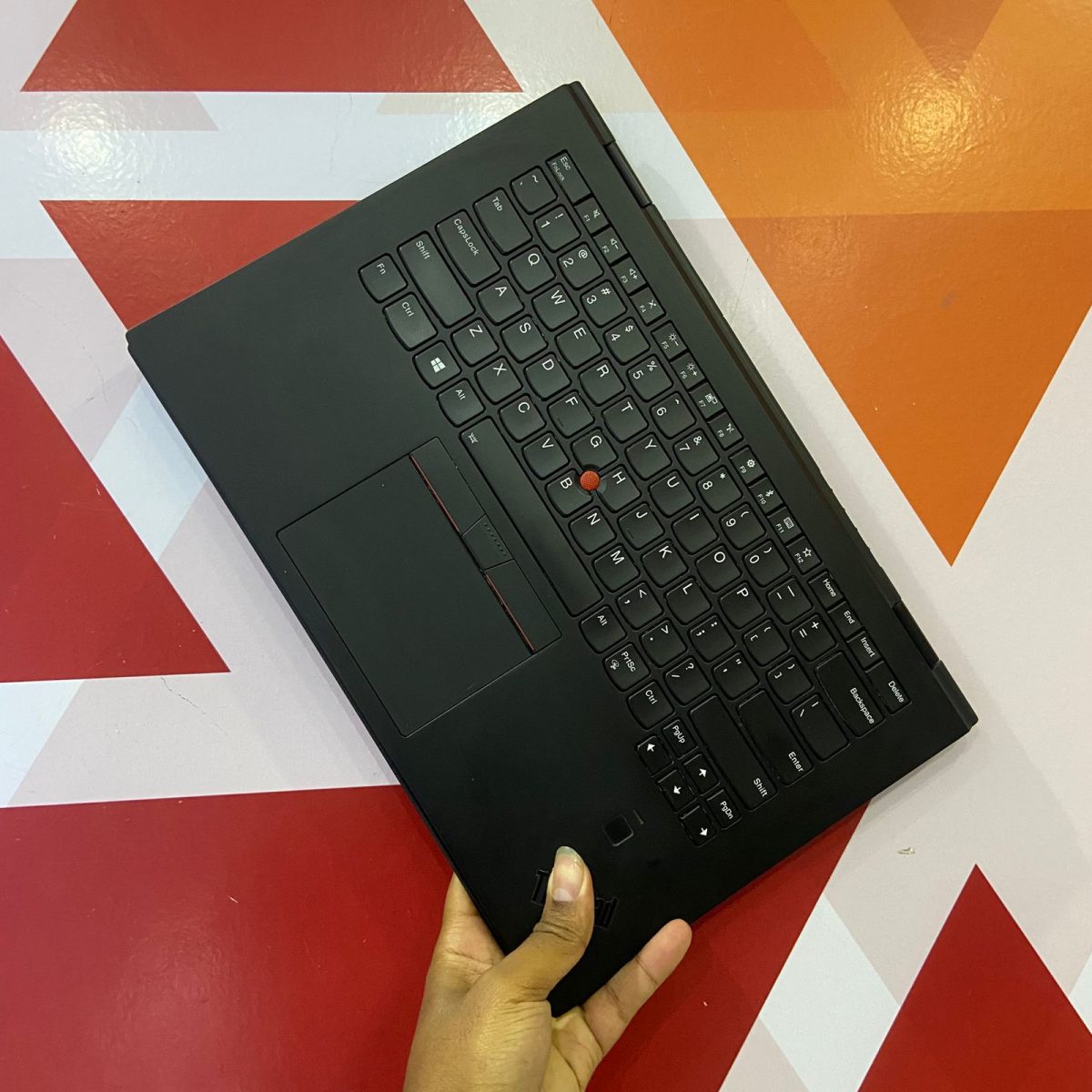 Certified Lenovo ThinkPad X1 Yoga Gen 3 14 in Notebook, Intel Core i7-8650U – Black