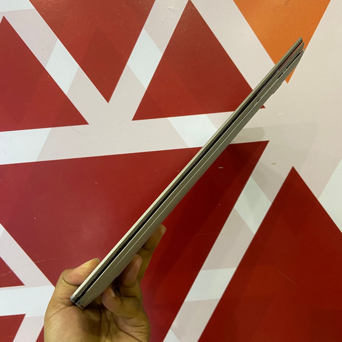 Certified Lenovo ThinkPad X1 Yoga Gen 3 14 in Notebook, Intel Core i7-8650U – Gray