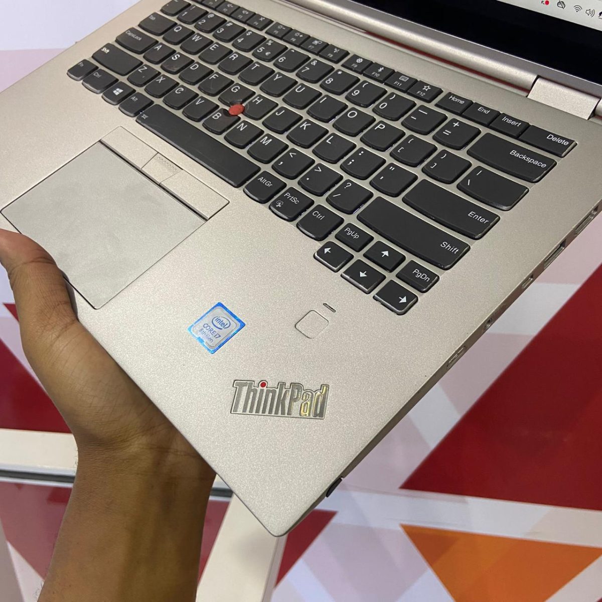 Certified Lenovo ThinkPad X1 Yoga Gen 3 14 in Notebook, Intel Core i7-8650U – Gray