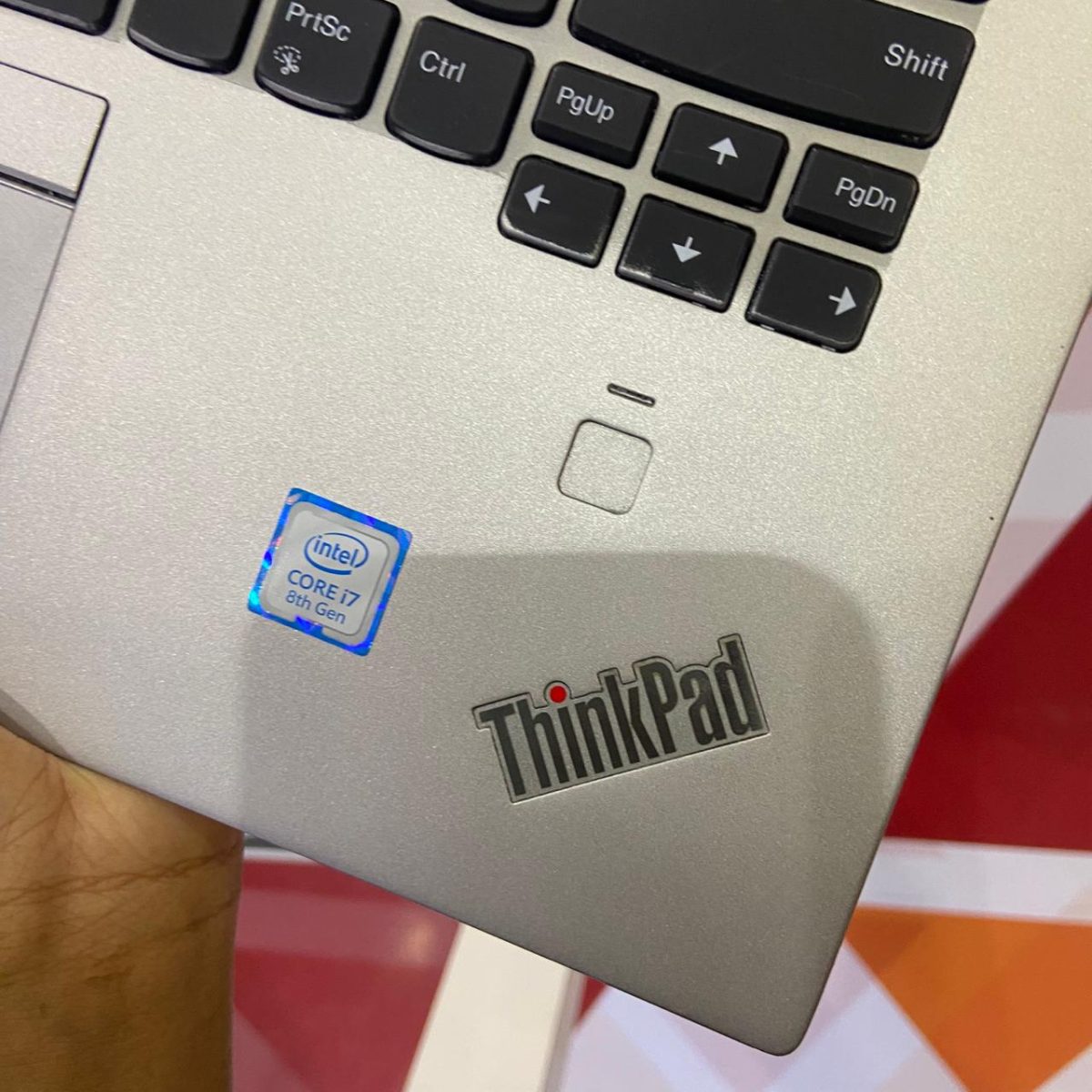 Certified Lenovo ThinkPad X1 Yoga Gen 3 14 in Notebook, Intel Core i7-8650U – Gray
