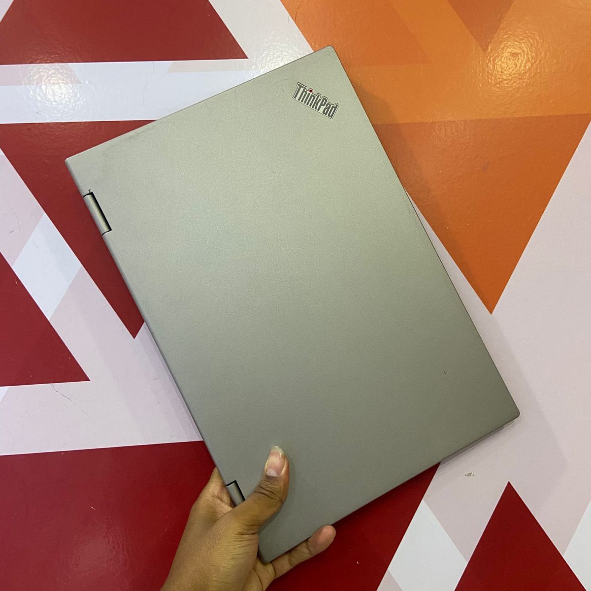 Certified Lenovo ThinkPad X1 Yoga Gen 3 14 in Notebook, Intel Core i7-8650U – Gray