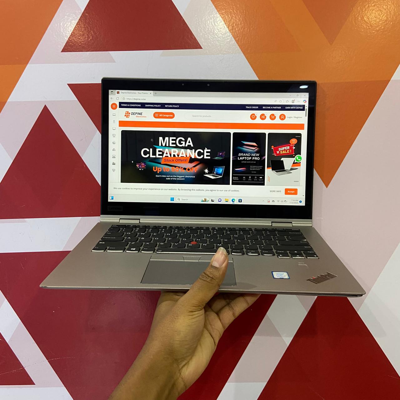 Certified Lenovo ThinkPad X1 Yoga Gen 3 14 in Notebook, Intel Core i7-8650U – Gray