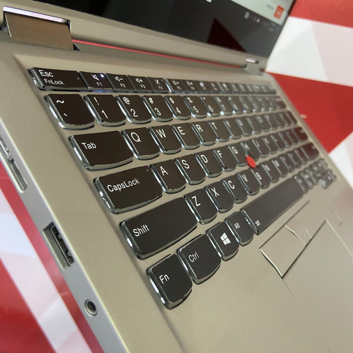 Certified Lenovo ThinkPad X390 Yoga 13.3 in Notebook, Intel Core i5-8265U – Silver