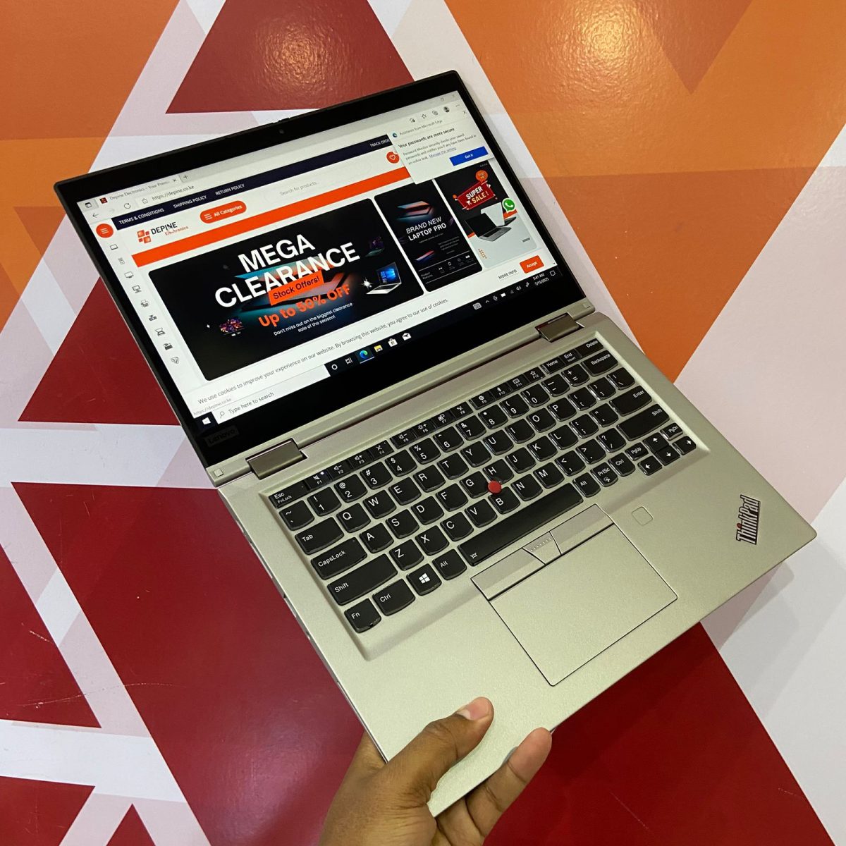 Certified Lenovo ThinkPad X390 Yoga 13.3 in Notebook, Intel Core i5-8265U – Silver