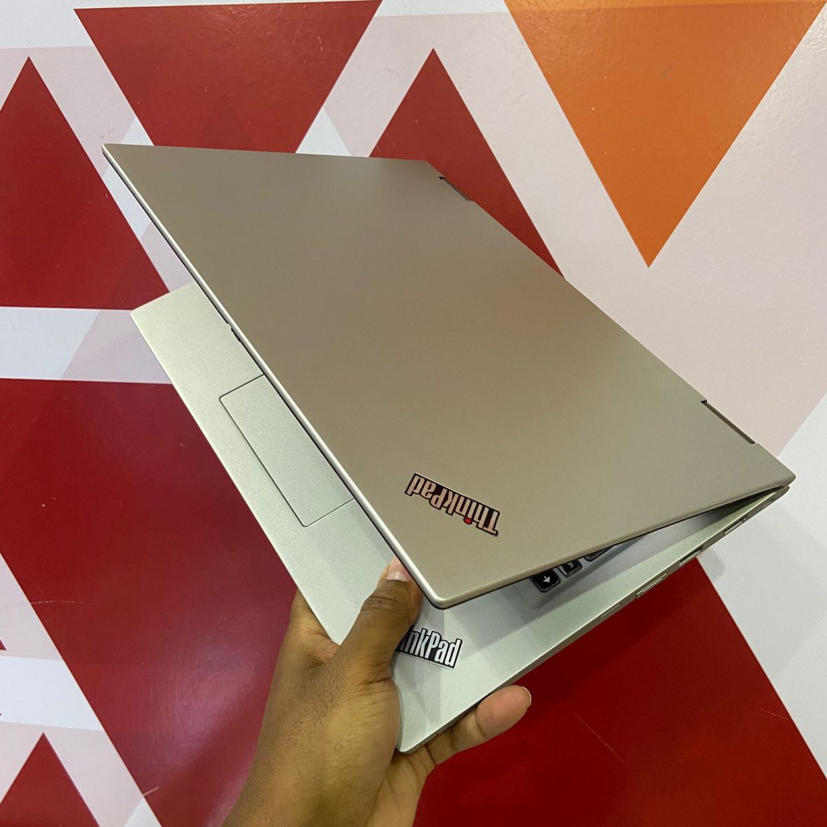 Certified Lenovo ThinkPad X390 Yoga 13.3 in Notebook, Intel Core i5-8265U – Silver