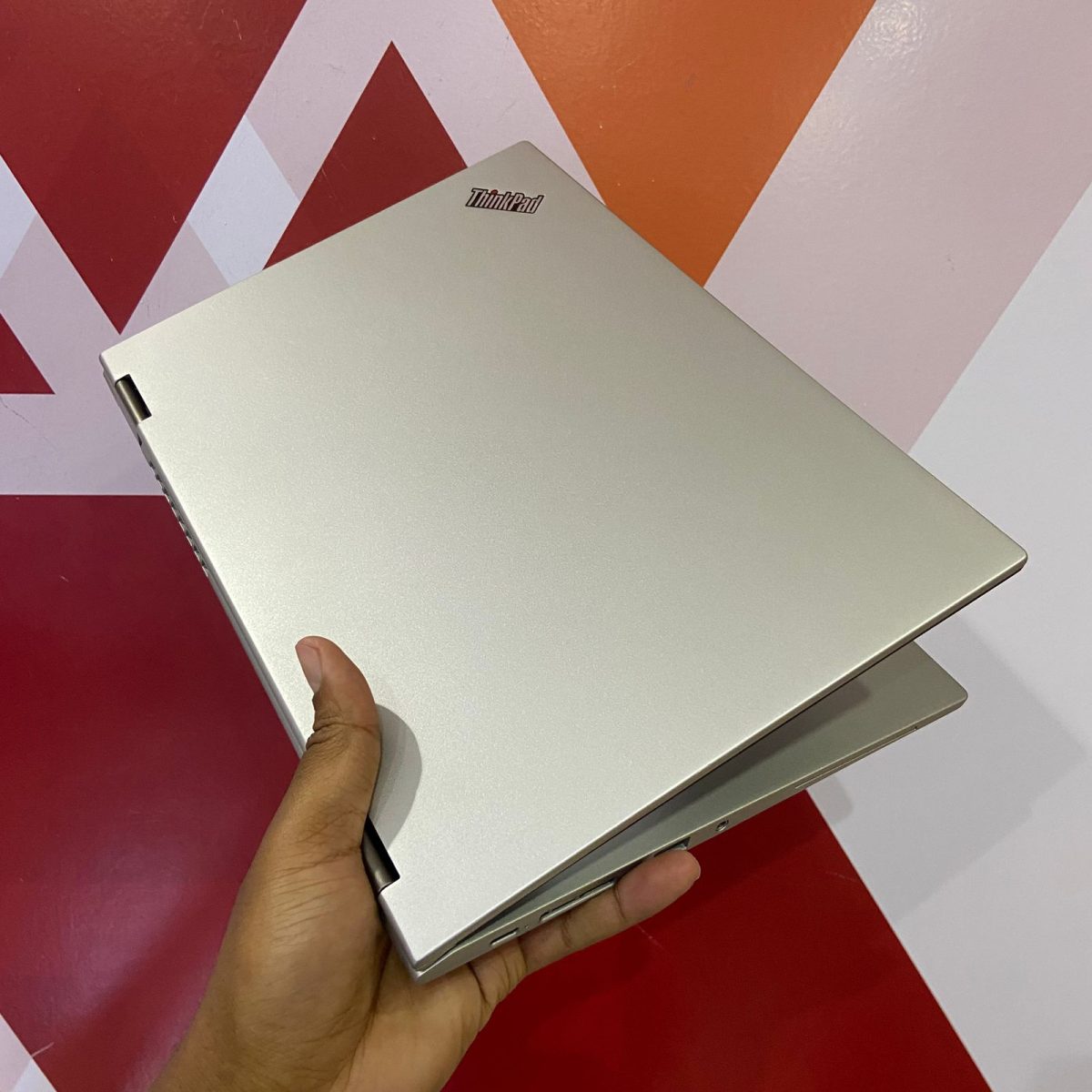 Certified Lenovo ThinkPad X390 Yoga 13.3 in Notebook, Intel Core i5-8265U – Silver