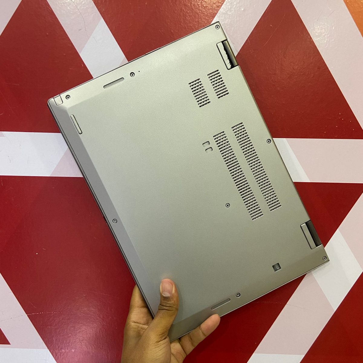 Certified Lenovo ThinkPad X390 Yoga 13.3 in Notebook, Intel Core i5-8265U – Silver