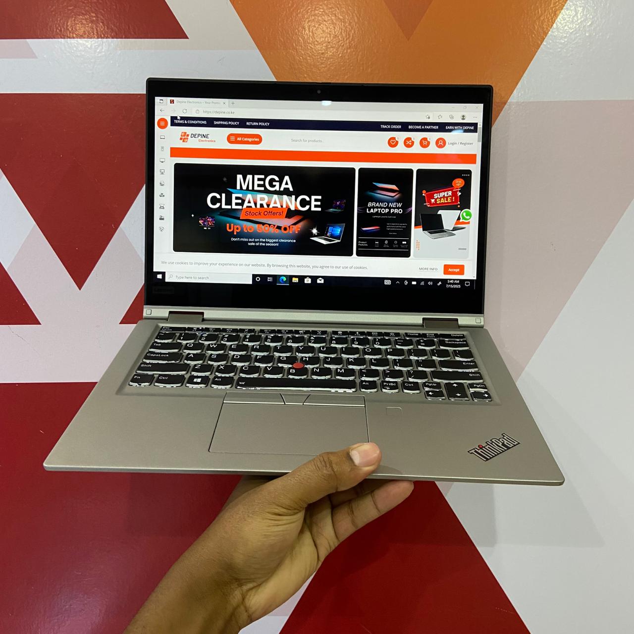 Certified Lenovo ThinkPad X390 Yoga 13.3 in Notebook, Intel Core i5-8265U – Silver
