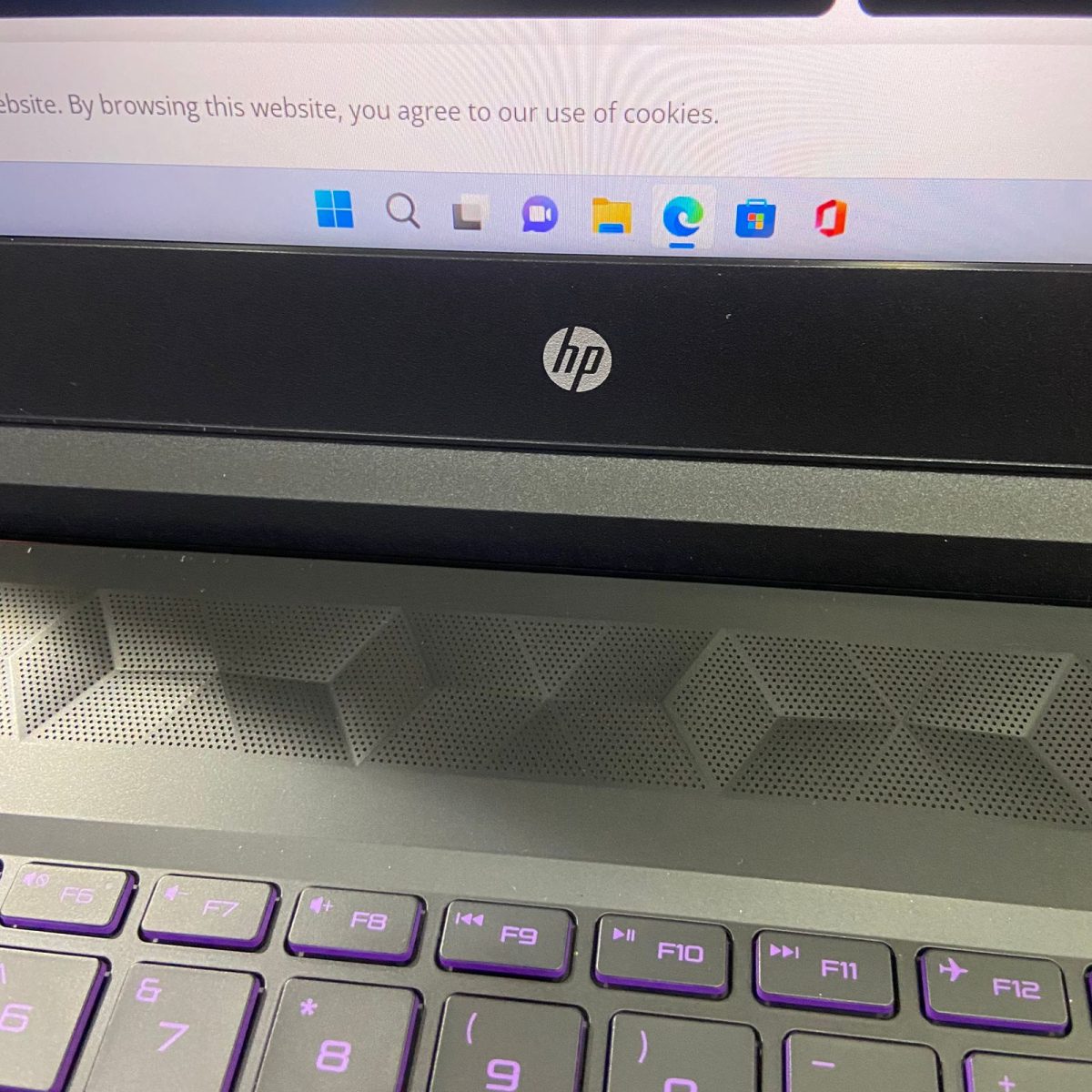 Certified HP Pavilion Gaming 15 in Notebook, AMD Ryzen 5 5600H, 16GB RAM, 512GB SSD, 15.6″ B&O Audio Display, Webcam, AMD Radeon Graphics, Windows 11 Pro – Black - Image 9