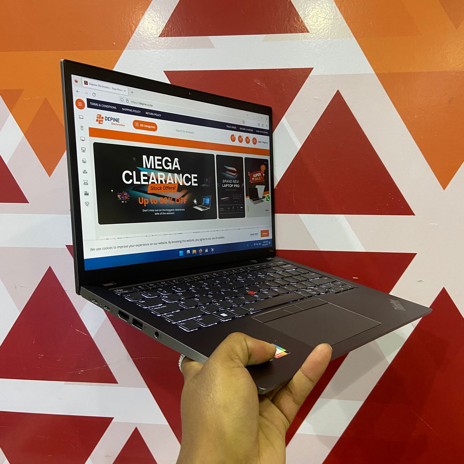 Certified Lenovo ThinkPad T14s 14 in Notebook, Intel Core i7 12th Gen, 16GB RAM, 512GB SSD, Touchscreen 1920x1200 Display, Webcam, Windows 11 Pro – Gray - Image 2