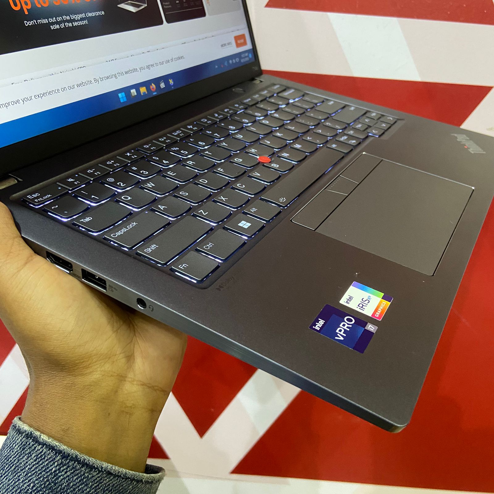 Certified Lenovo ThinkPad T14s 14 in Notebook, Intel Core i7 12th Gen, 16GB RAM, 512GB SSD, Touchscreen 1920x1200 Display, Webcam, Windows 11 Pro – Gray - Image 4