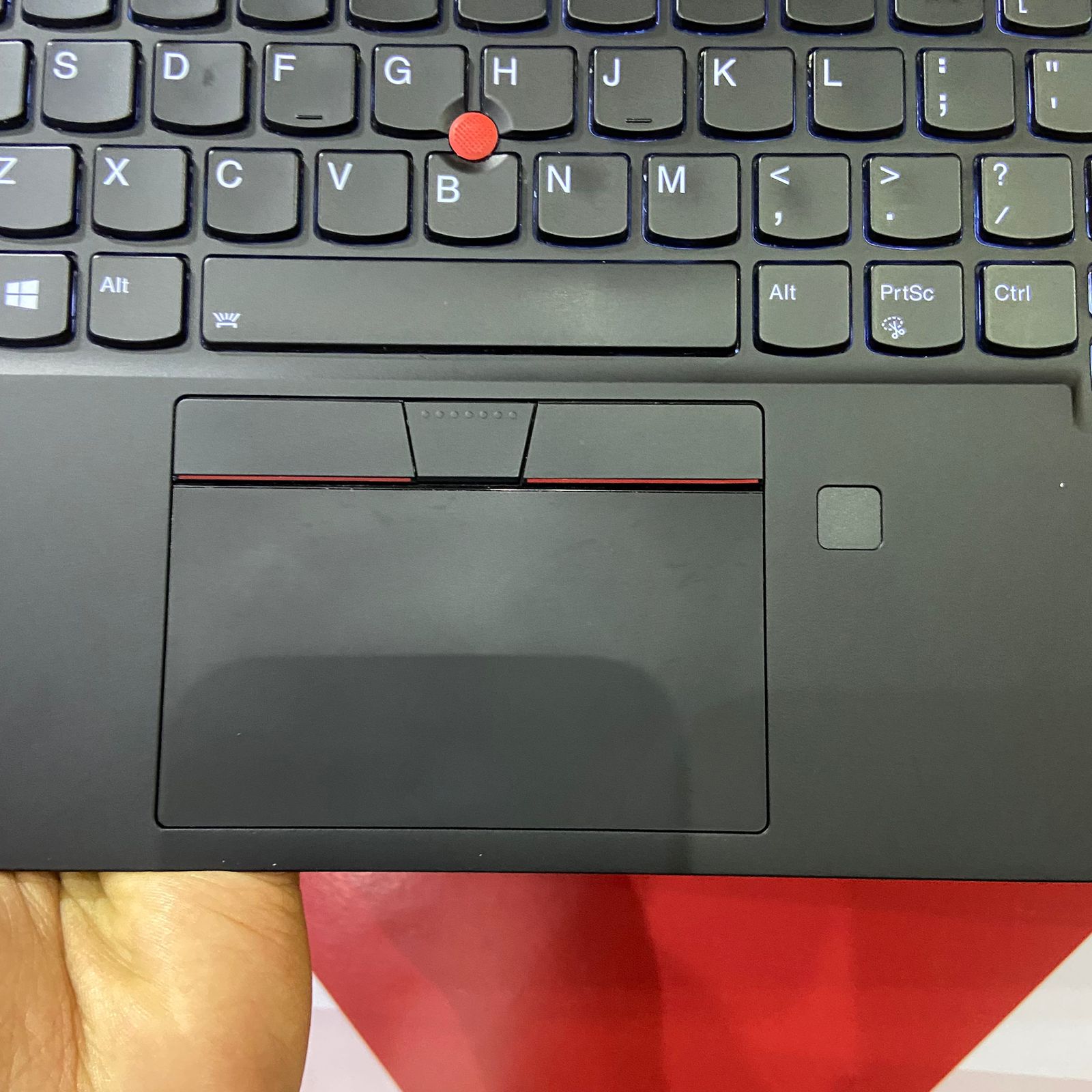 Certified Lenovo ThinkPad X1 Carbon 13.3 in Notebook, Intel Core i7-8650U 8th Gen, 16GB RAM, 512GB SSD, 1920x1080 Display, Webcam, Windows 11 Pro – Black - Image 11