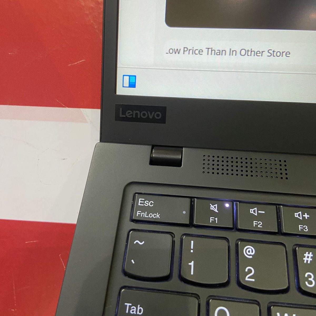 Certified Lenovo ThinkPad X1 Carbon 13.3 in Notebook, Intel Core i7-8650U 8th Gen, 16GB RAM, 512GB SSD, 1920x1080 Display, Webcam, Windows 11 Pro – Black - Image 9