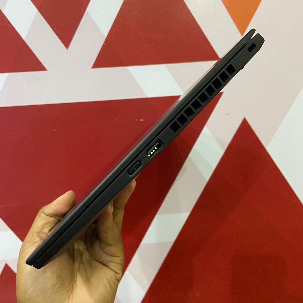 Certified Lenovo ThinkPad X1 Carbon 13.3 in Notebook, Intel Core i7-8650U 8th Gen, 16GB RAM, 512GB SSD, 1920x1080 Display, Webcam, Windows 11 Pro – Black - Image 17