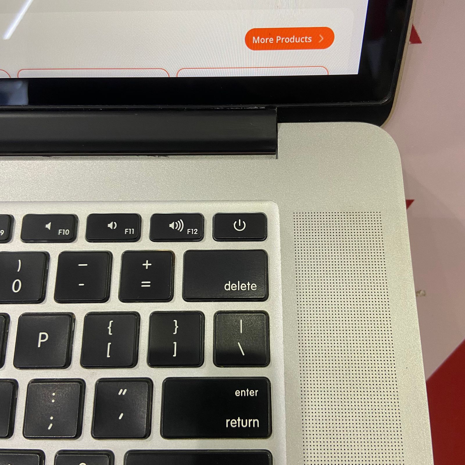 Certified Apple MacBook Pro A1398 38.1 cm (15.4") 2015 Notebook, Intel Core i7-4980HQ Quad-Core 2.8GHz, 16GB RAM, 256GB SSD, Iris Pro 5200 Graphics, Retina 2880x1800 Display, FaceTime HD Camera, macOS – Silver - Image 8