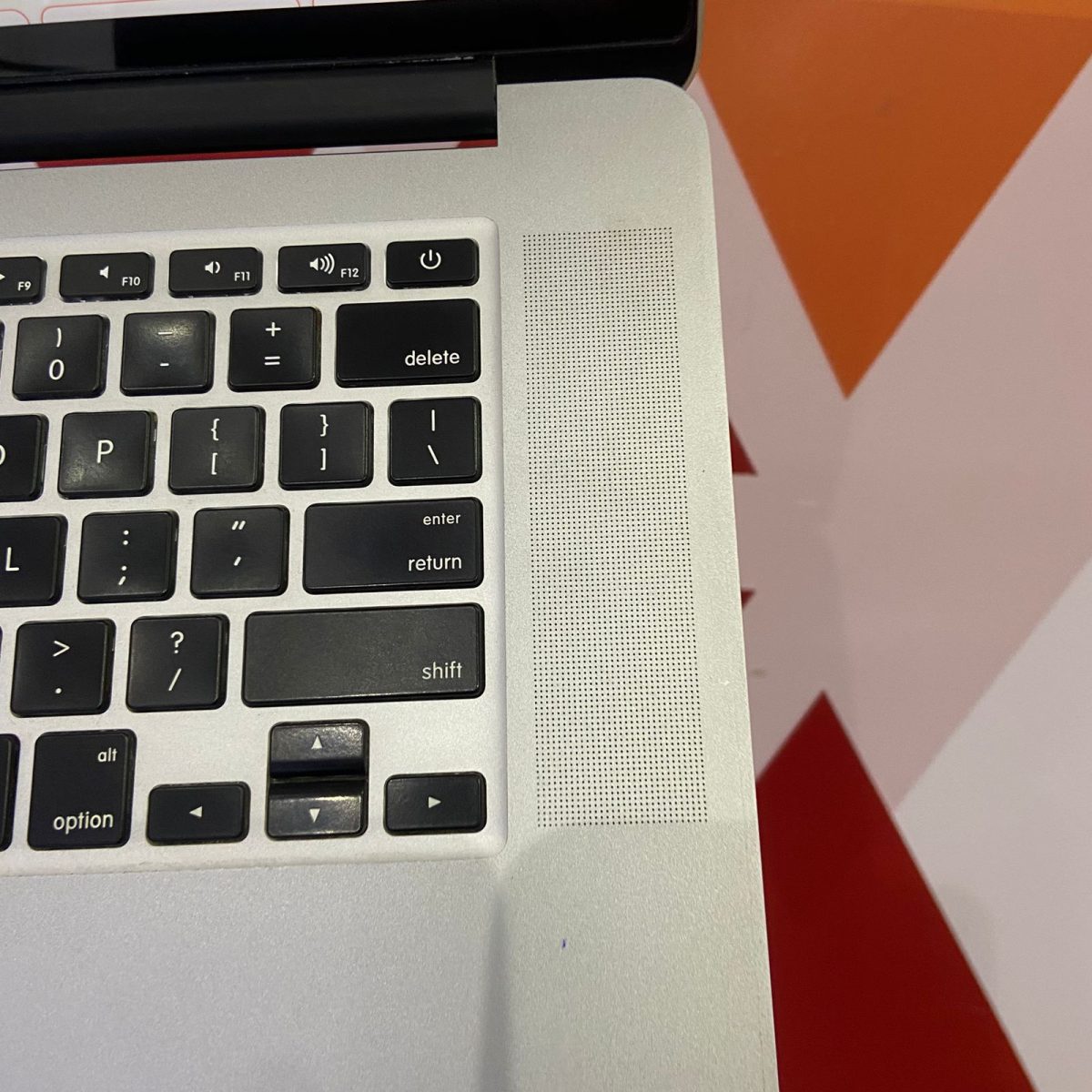 Certified Apple MacBook Pro A1398 38.1 cm (15.4") 2015 Notebook, Intel Core i7-4980HQ Quad-Core 2.8GHz, 16GB RAM, 512GB SSD, Iris Pro 5200 Graphics, Retina 2880x1800 Display, FaceTime HD Camera, macOS – Silver - Image 9