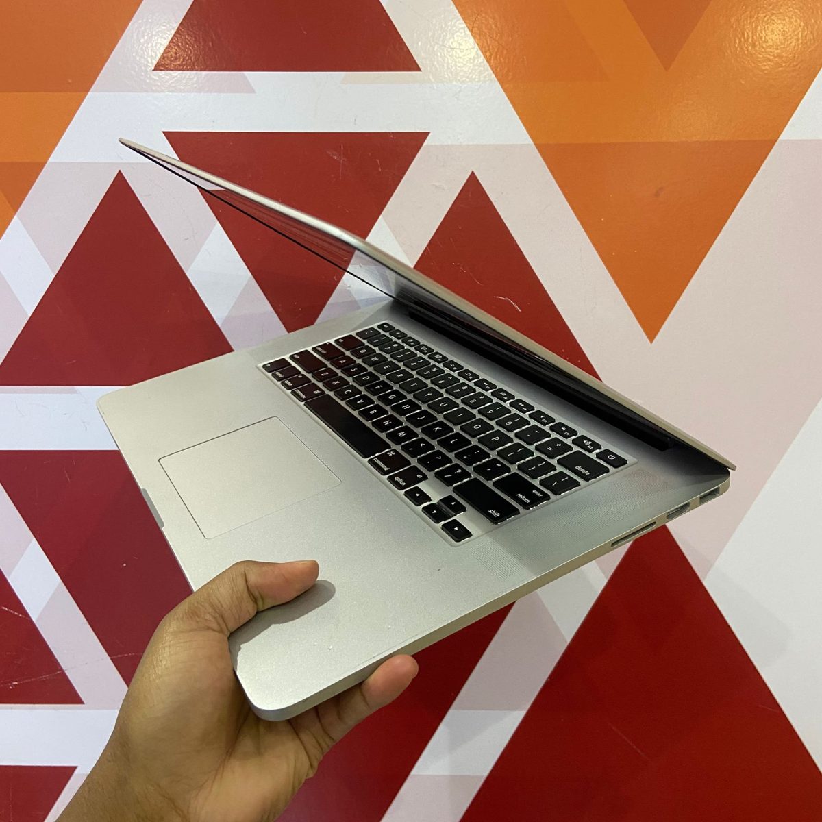 Certified Apple MacBook Pro A1398 38.1 cm (15.4") 2015 Notebook, Intel Core i7-4980HQ Quad-Core 2.8GHz, 16GB RAM, 512GB SSD, Iris Pro 5200 Graphics, Retina 2880x1800 Display, FaceTime HD Camera, macOS – Silver - Image 16