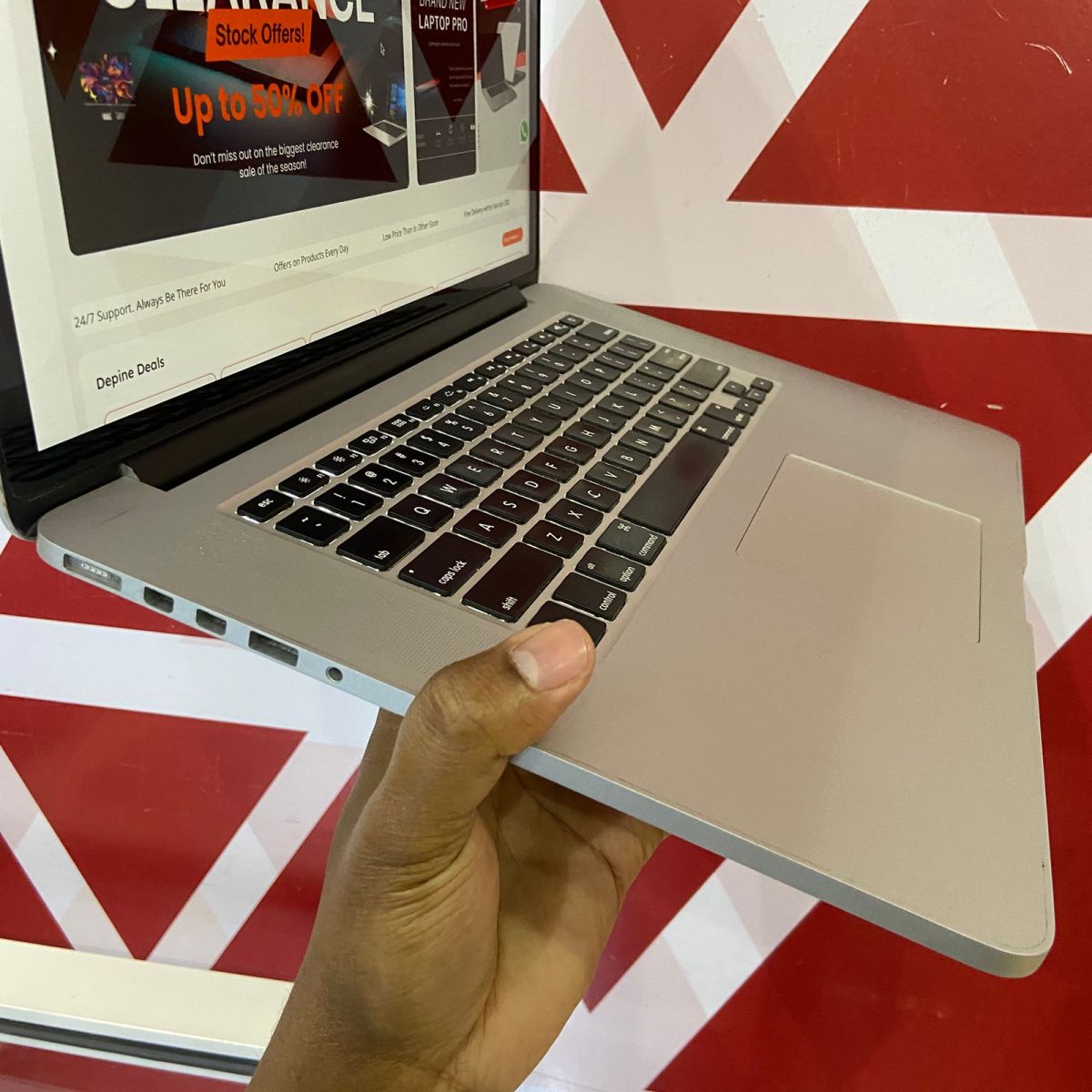 Certified Apple MacBook Pro A1398 38.1 cm (15.4") 2015 Notebook, Intel Core i7-4980HQ Quad-Core 2.8GHz, 16GB RAM, 512GB SSD, Iris Pro 5200 Graphics, Retina 2880x1800 Display, FaceTime HD Camera, macOS – Silver - Image 4