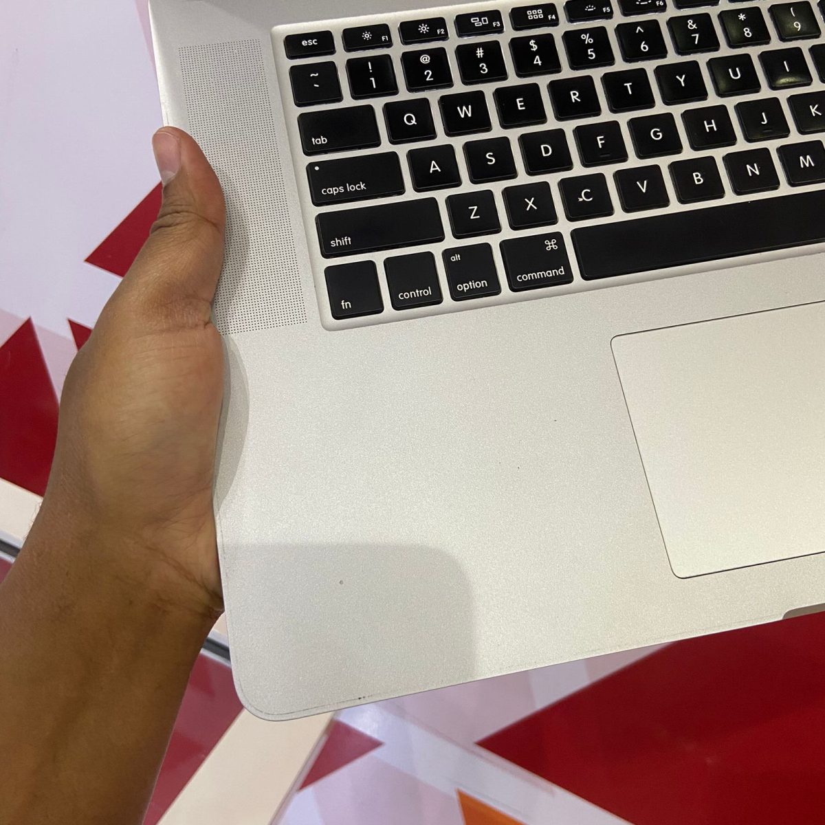 Certified Apple MacBook Pro A1398 38.1 cm (15.4") 2015 Notebook, Intel Core i7-4980HQ Quad-Core 2.8GHz, 16GB RAM, 512GB SSD, Iris Pro 5200 Graphics, Retina 2880x1800 Display, FaceTime HD Camera, macOS – Silver - Image 6