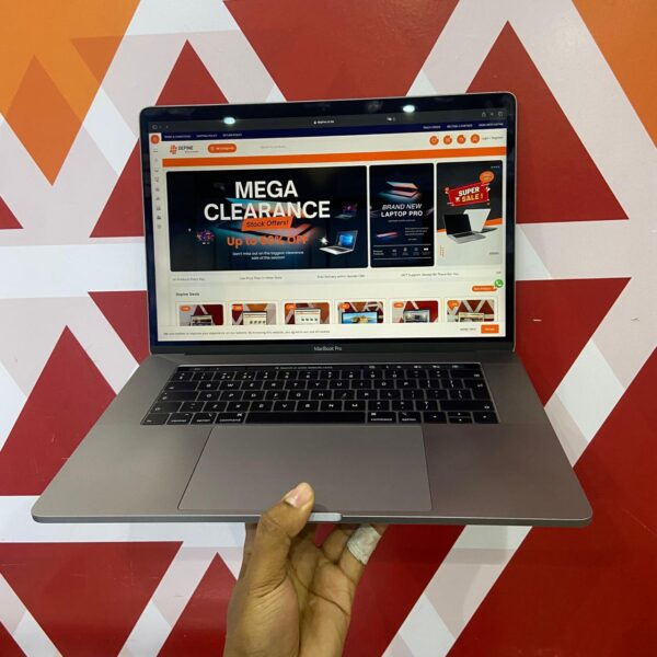 Certified Refurbished Apple MacBook Pro 2018 15.4 in Notebook (A1990), Intel Core i7-8750H – Space Gray